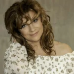 Mia Dorr’s Evolution of the Diva Linda Ronstadt