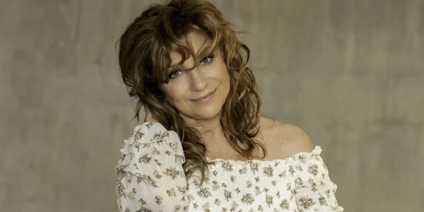 Mia Dorr’s Evolution of the Diva Linda Ronstadt